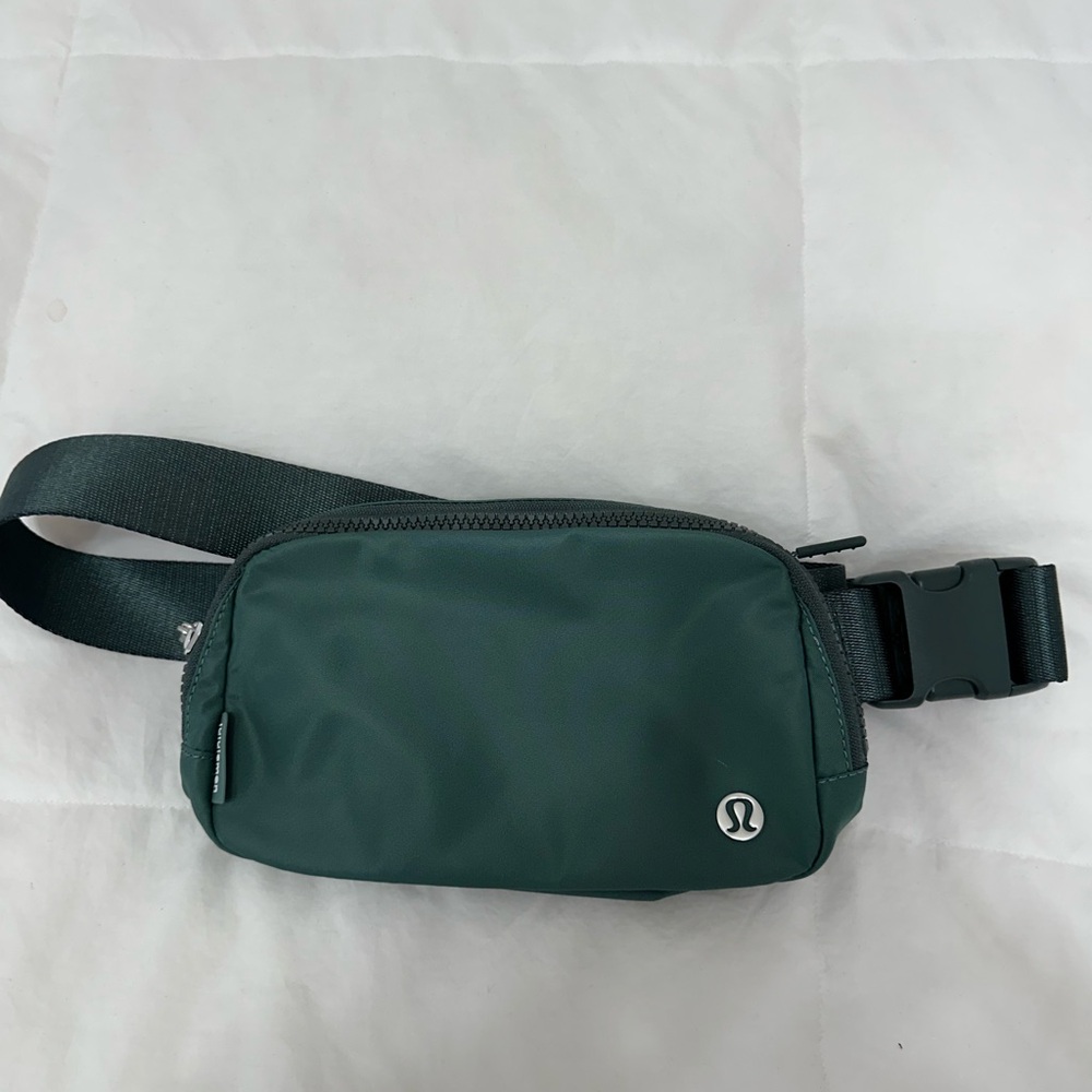 Lululemon Everywhere Belt Bag 1L